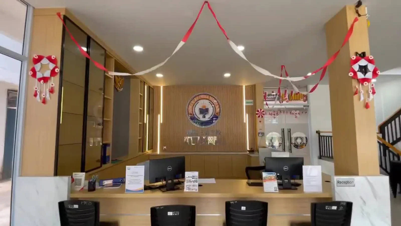 Foto: area resepsionis Sekolah Prima Mentari.